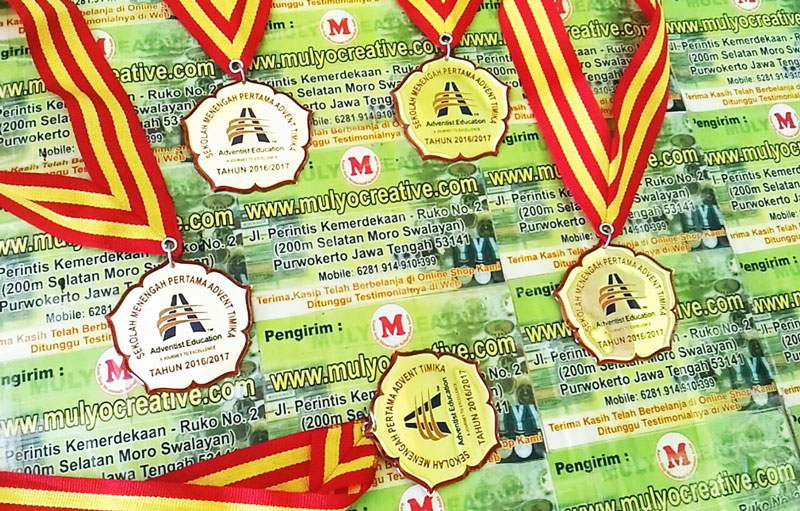 Medali Wisuda SMP Advent Timika 2016