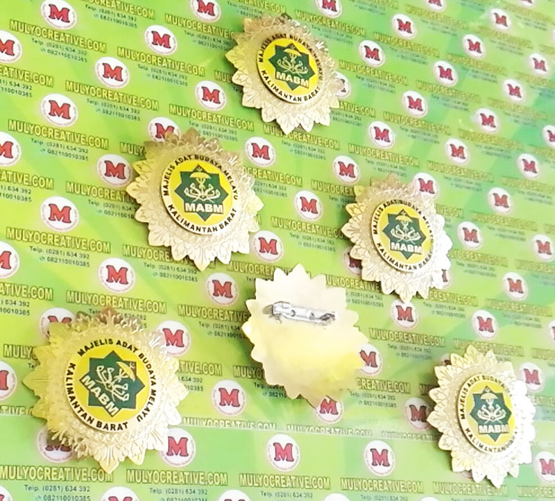 Logo Majelis Adat Budaya Pin Lencana Kuningan Kalimantan Barat