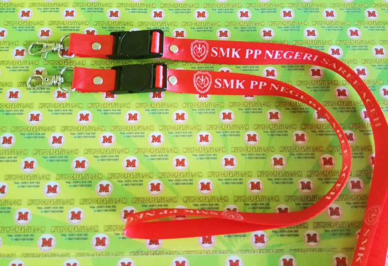 Contoh Tali Lanyard/ Tali ID Card dengan Logo dan Nama Sekolah (dekat)